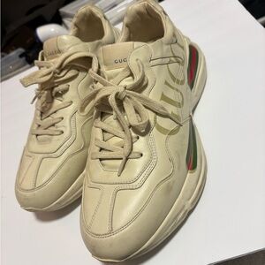 Gucci Off-White Sneakers with Signature Stripe